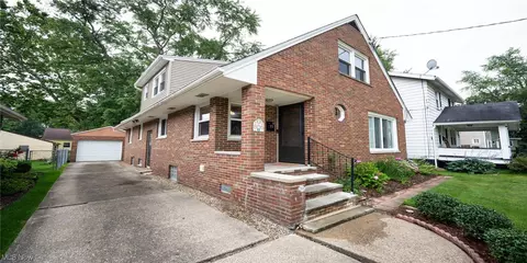 33 Devonshire Dr, Akron, OH 44312 photo 1