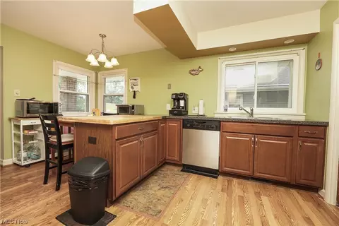 33 Devonshire Dr, Akron, OH 44312 photo 7