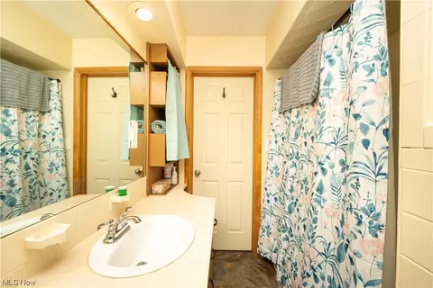 33 Devonshire Dr, Akron, OH 44312 photo 15