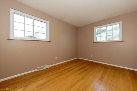 11425 Johnson Dr, Parma, OH 44130 photo 14