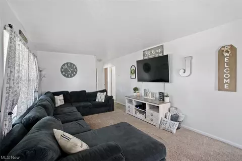 679 E 305th St, Willowick, OH 44095 photo 13