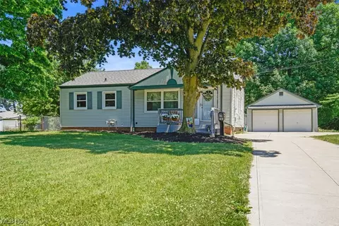 679 E 305th St, Willowick, OH 44095 photo 1