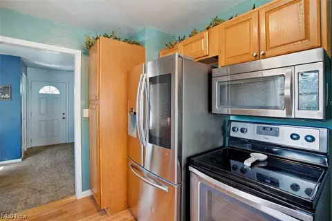 679 E 305th St, Willowick, OH 44095 photo 4