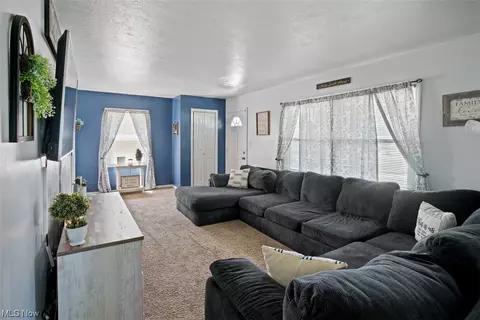 679 E 305th St, Willowick, OH 44095 photo 14