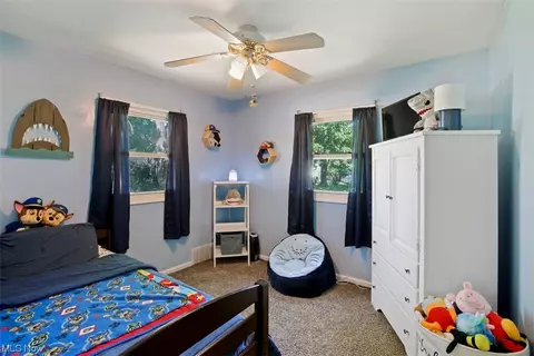 679 E 305th St, Willowick, OH 44095 photo 8