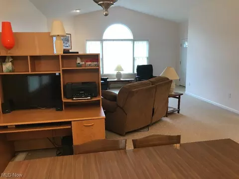 132 Arrow Ct, Elyria, OH 44035 photo 5