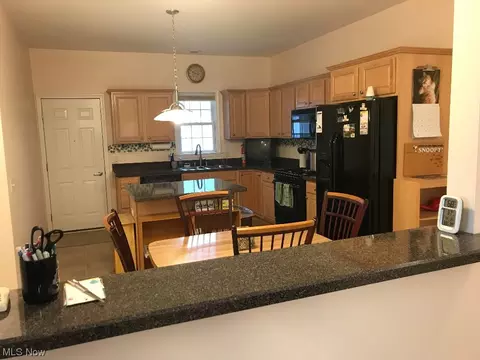 132 Arrow Ct, Elyria, OH 44035 photo 7