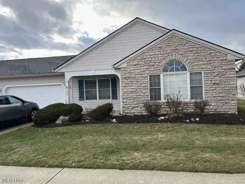 132 Arrow Ct, Elyria, OH 44035 photo 1