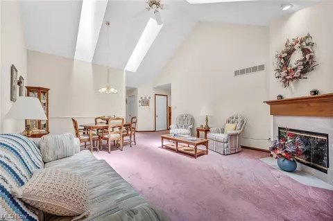 2210 Devon Ct, Akron, OH 44312 photo 8