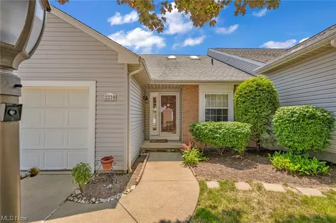 2210 Devon Ct, Akron, OH 44312 photo 1