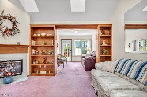 2210 Devon Ct, Akron, OH 44312 photo 7