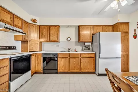 2210 Devon Ct, Akron, OH 44312 photo 13