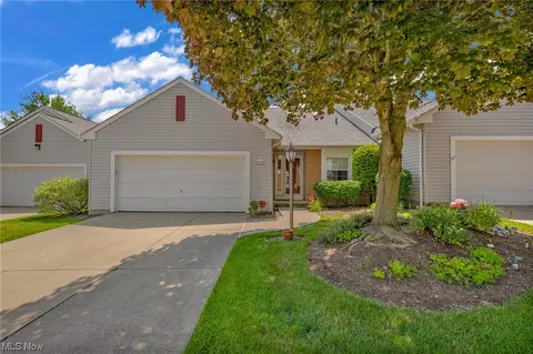 2210 Devon Ct, Akron, OH 44312 photo 2
