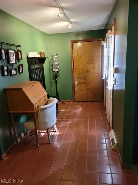 345 Hamilton Cir, Elyria, OH 44035 photo 3