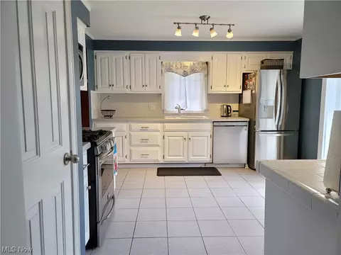 345 Hamilton Cir, Elyria, OH 44035 photo 14