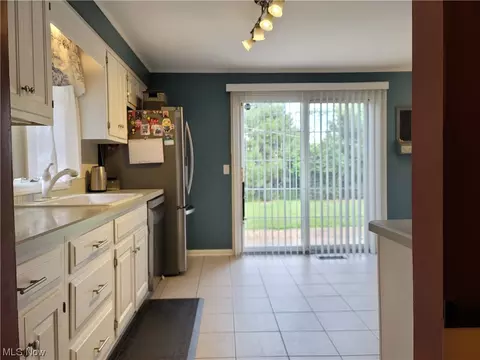 345 Hamilton Cir, Elyria, OH 44035 photo 15