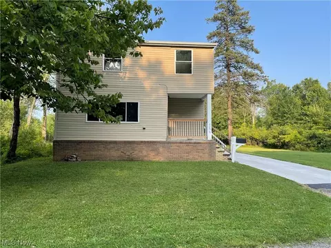 7279 Wright Ave, Oakwood Village, OH 44146