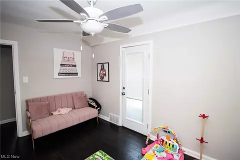 256 E 210th St, Euclid, OH 44123 photo 9