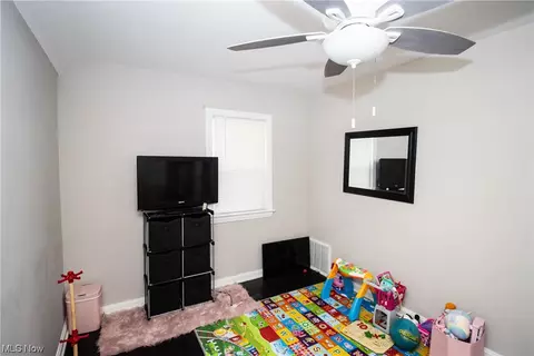 256 E 210th St, Euclid, OH 44123 photo 10