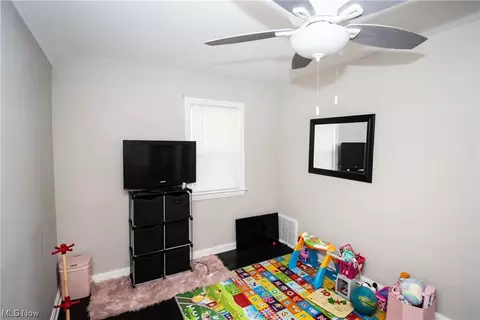 256 E 210th St, Euclid, OH 44123 photo 10