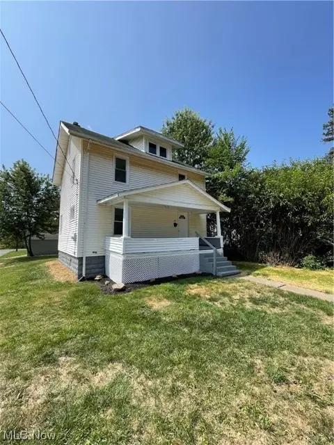 2370 3rd St SE, Canton, OH 44707 photo 1