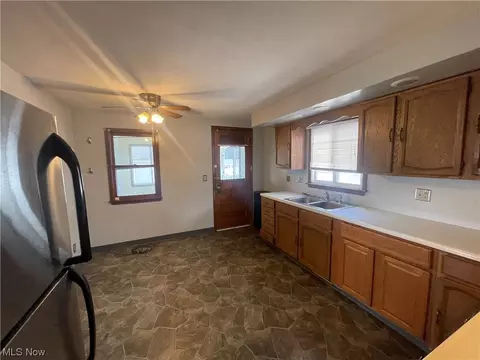 1706 W 8th St, Ashtabula, OH 44004 photo 8