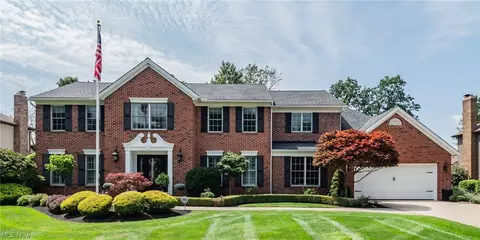 432 Sandhurst Dr, Highland Heights, OH 44143