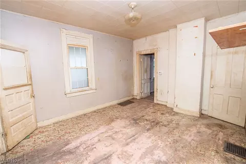 25 Reed St, Struthers, OH 44471 photo 6
