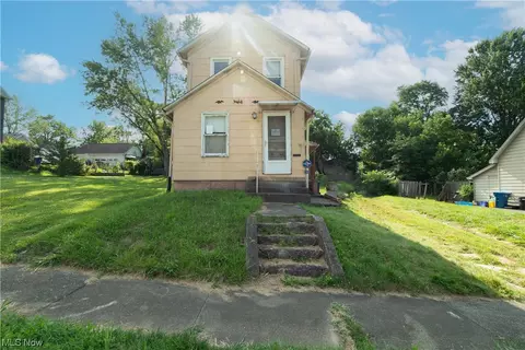 25 Reed St, Struthers, OH 44471 photo 2