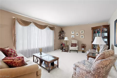 7985 Selwick Dr, Parma, OH 44129 photo 9