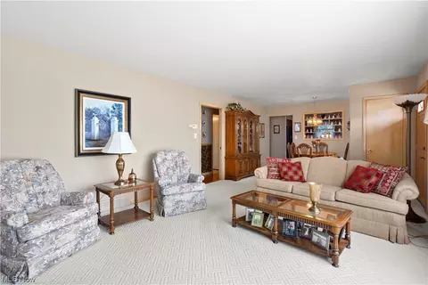 7985 Selwick Dr, Parma, OH 44129 photo 11