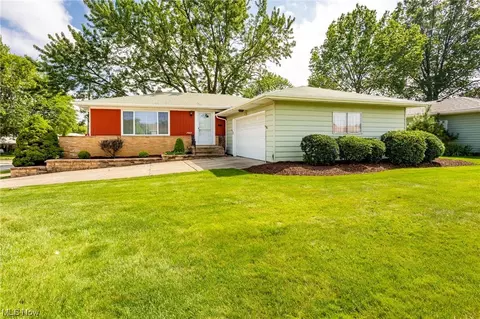 7985 Selwick Dr, Parma, OH 44129 photo 1