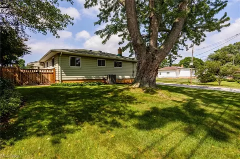 7985 Selwick Dr, Parma, OH 44129 photo 31