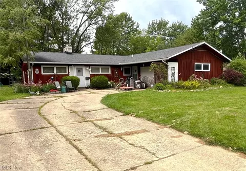 443 Woodlawn Cir, Berea, OH 44017