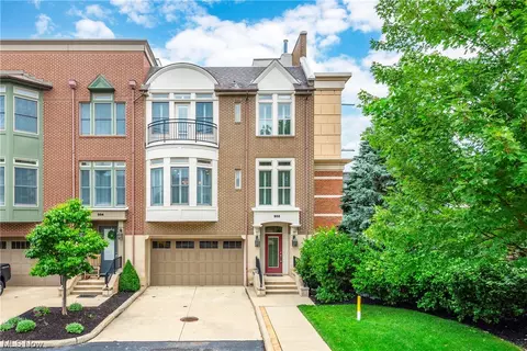 302 Halstead Ln #42, Westlake, OH 44145