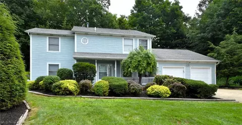 9021 Longbrook Dr, Macedonia, OH 44056