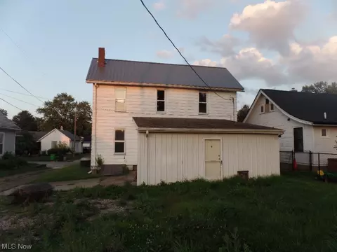 691 John St, Coshocton, OH 43812 photo 1