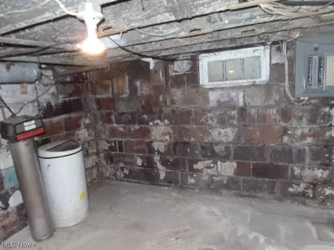 691 John St, Coshocton, OH 43812 photo 15