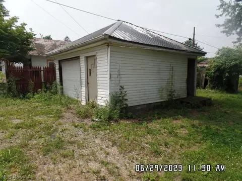 691 John St, Coshocton, OH 43812 photo 2