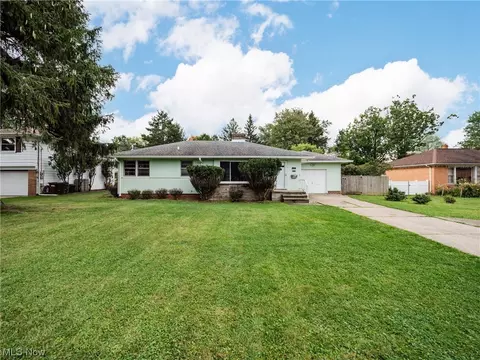 1717 W Pleasant Vly, Parma, OH 44134