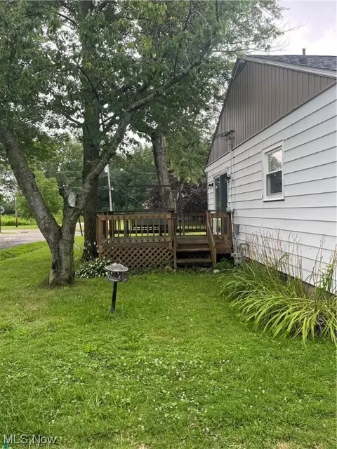 1243 E 17th St, Ashtabula, OH 44004 photo 2