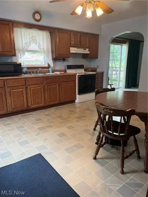 1243 E 17th St, Ashtabula, OH 44004 photo 5