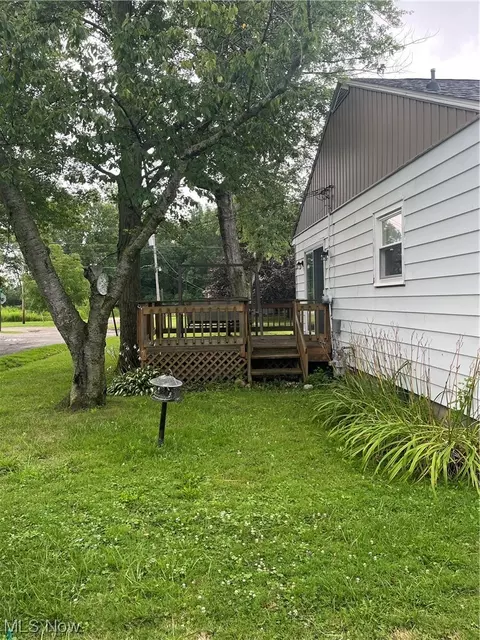 1243 E 17th St, Ashtabula, OH 44004 photo 2