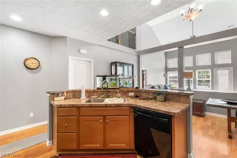 825 Robinson Dr, Lagrange, OH 44050 photo 9