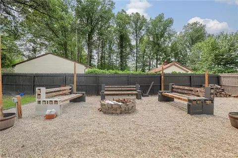 686 N 12th St, Sebring, OH 44672 photo 6