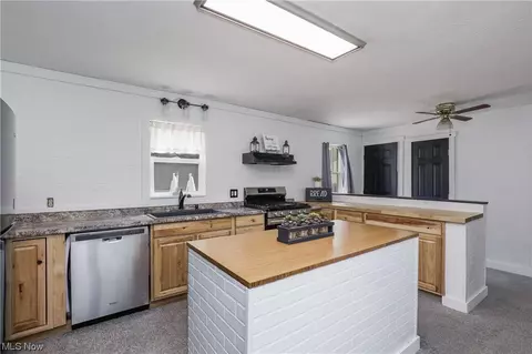 686 N 12th St, Sebring, OH 44672 photo 9