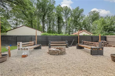 686 N 12th St, Sebring, OH 44672 photo 6