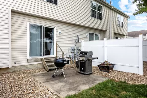 104 Meander Ln, Elyria, OH 44035 photo 4