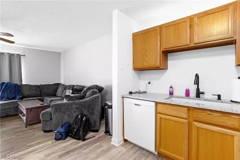 104 Meander Ln, Elyria, OH 44035 photo 8