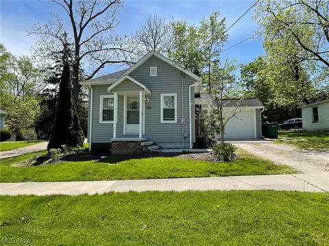 206 N Hambden St, Chardon, OH 44024